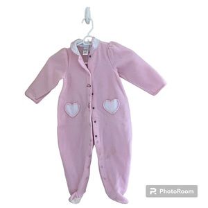 ◻️LITTLE ME: Girl size 24 months, fuzzy pink w/hearts footsie pajamas preowned◻️